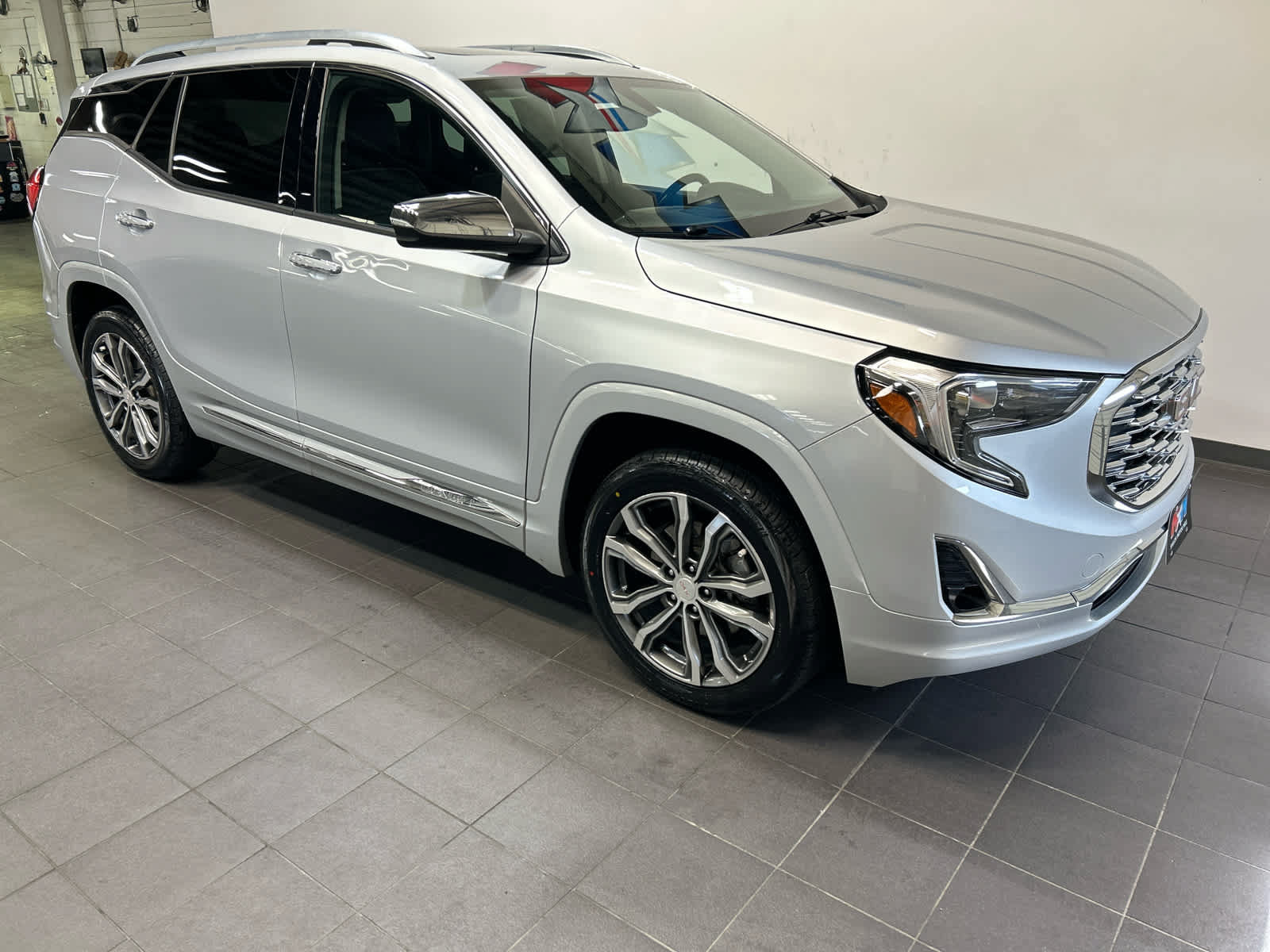 Used 2019 GMC Terrain Denali AWD/4WD image 2