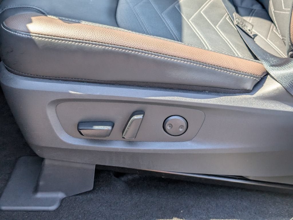 Used 2025 Nissan Pathfinder Platinum FWD image 15