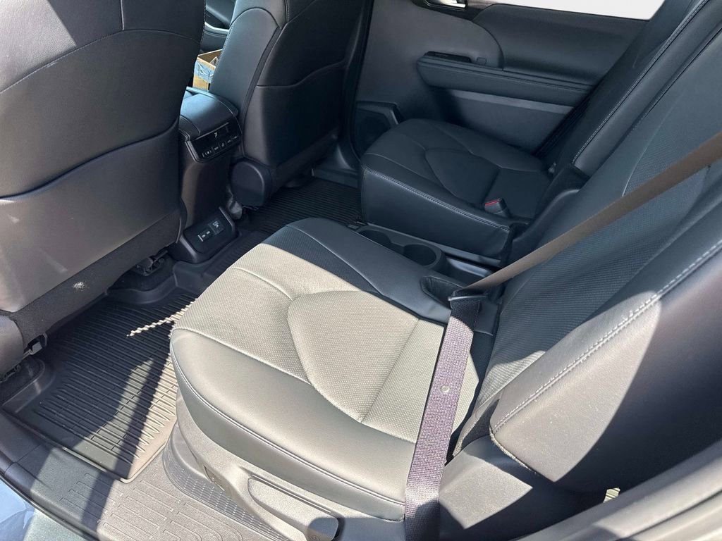 New 2026 Toyota Highlander Limited image 16