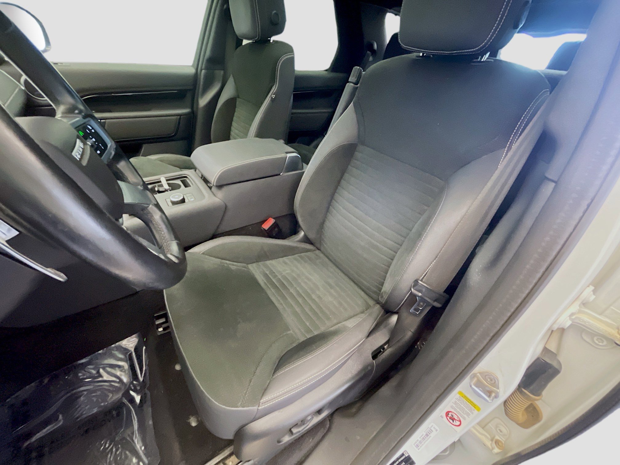 Used 2023 Land Rover Discovery S R-Dynamic image 13