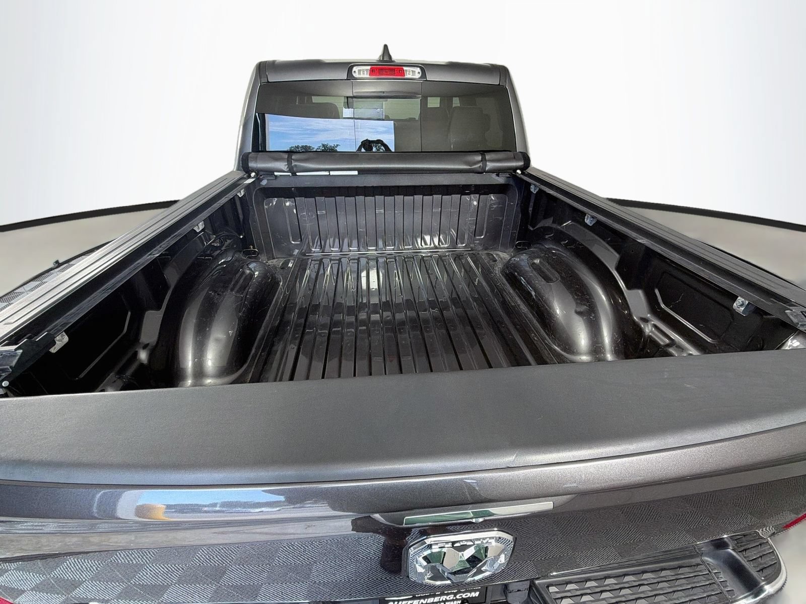 Used 2019 RAM 1500 Laramie AWD/4WD image 25