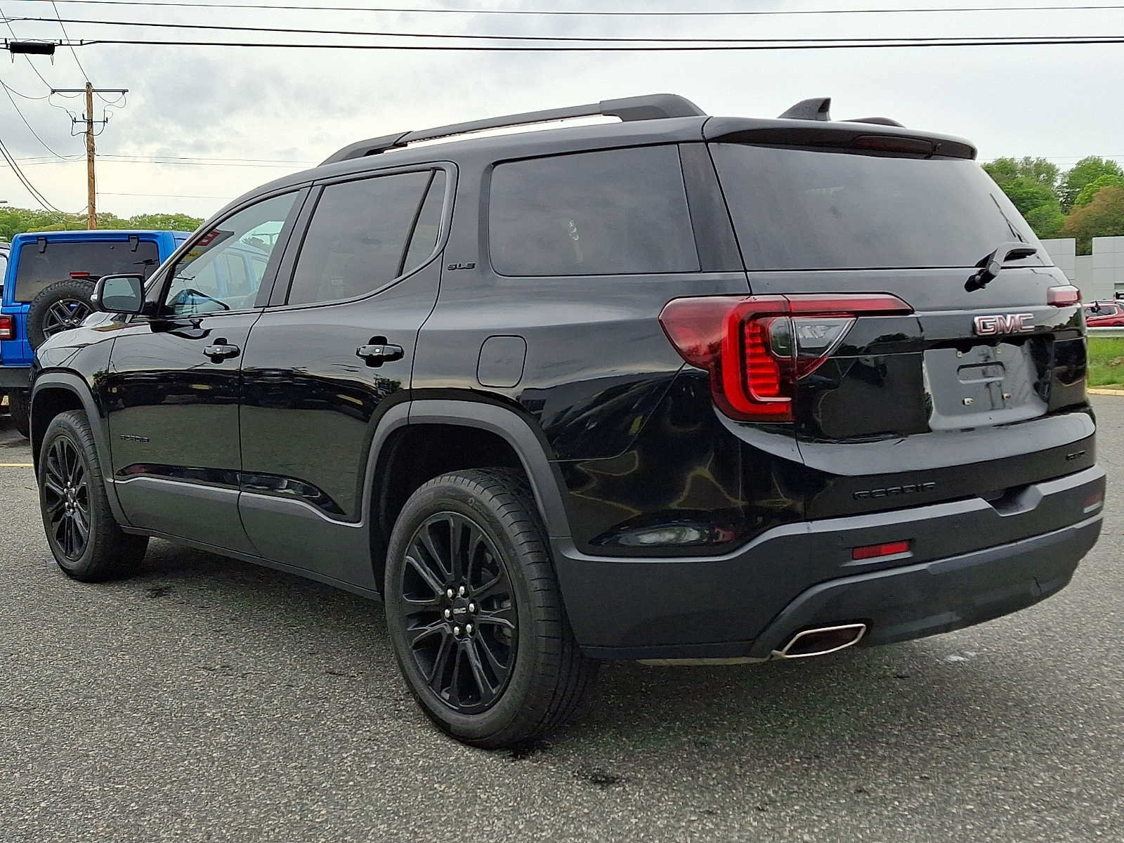 Used 2023 GMC Acadia SLE w/ Driver Convenience Package AWD/4WD image 4