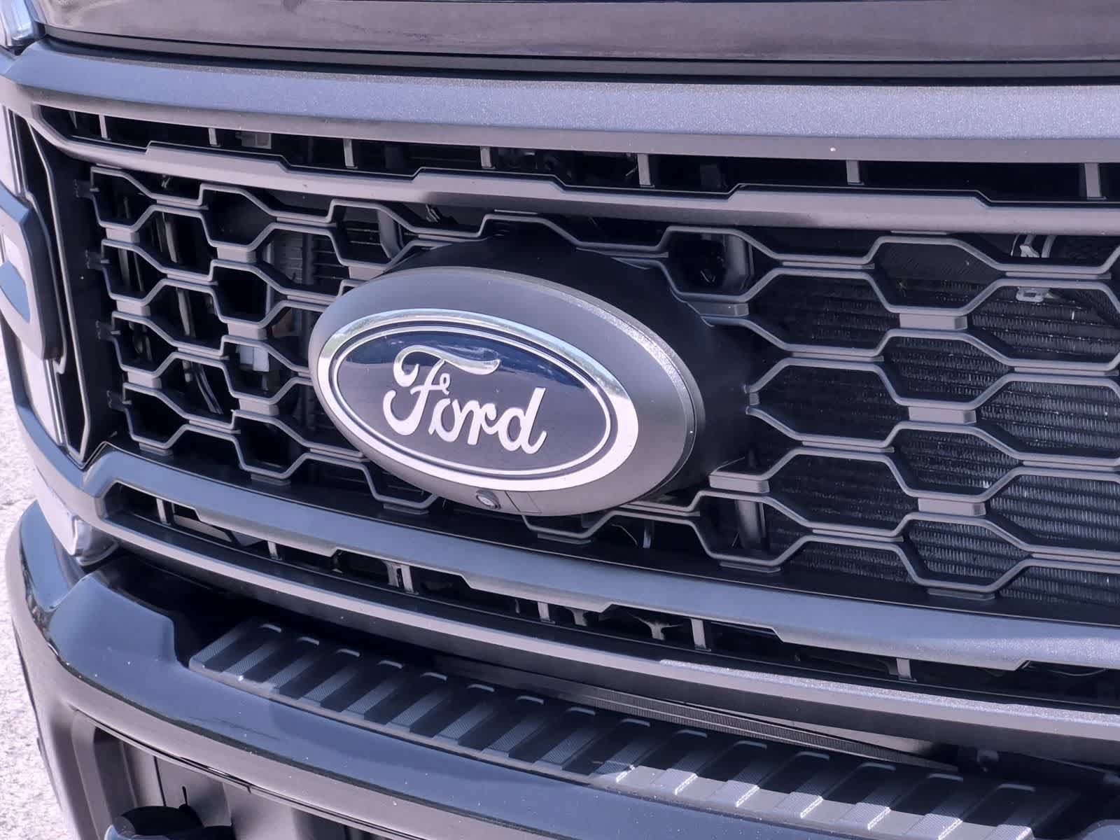 Used 2023 Ford F350 Lariat w/ Lariat Ultimate Package AWD/4WD image 12
