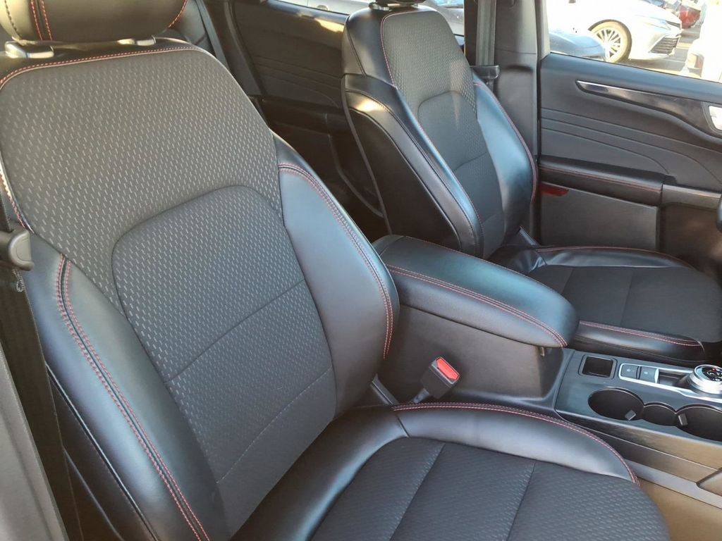 Used 2024 Ford Escape ST-Line w/ Tech Pack #1 image 28