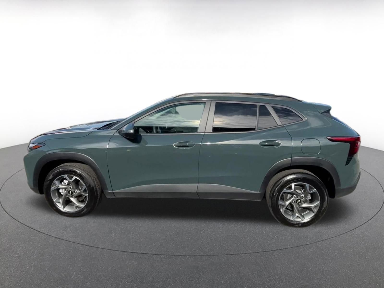 Used 2025 Chevrolet Trax LT image 8