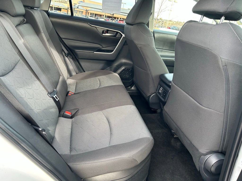 Used 2025 Toyota RAV4 XLE image 28