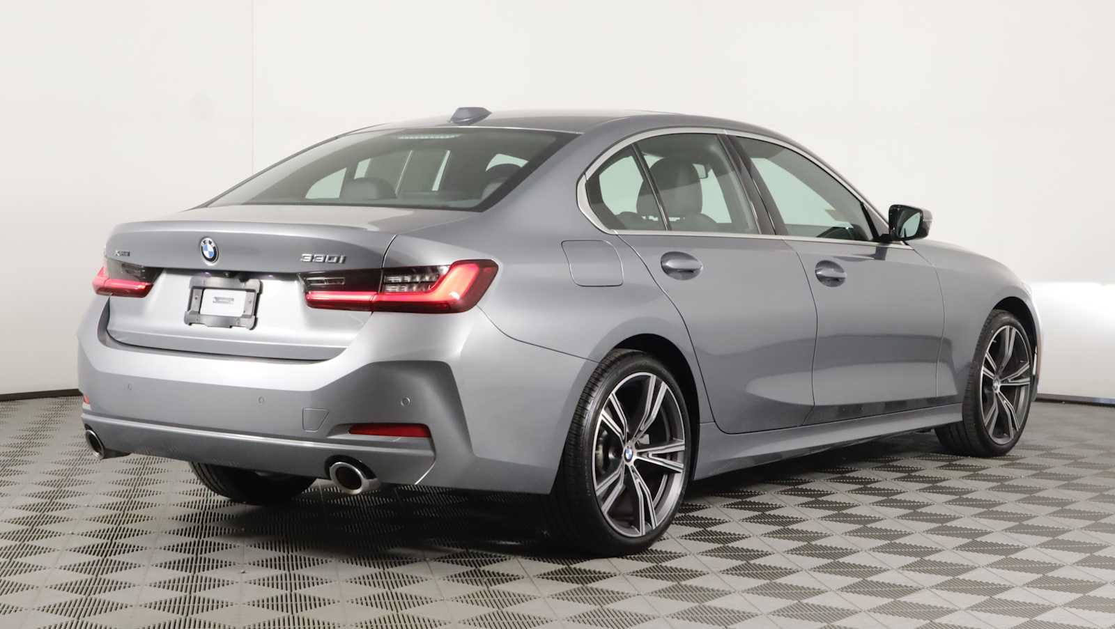 Used 2024 BMW 330i xDrive Sedan w/ Premium Package AWD/4WD image 6