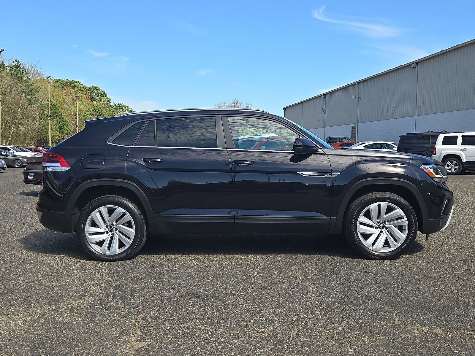 Used 2022 Volkswagen Atlas Cross Sport SE image 32