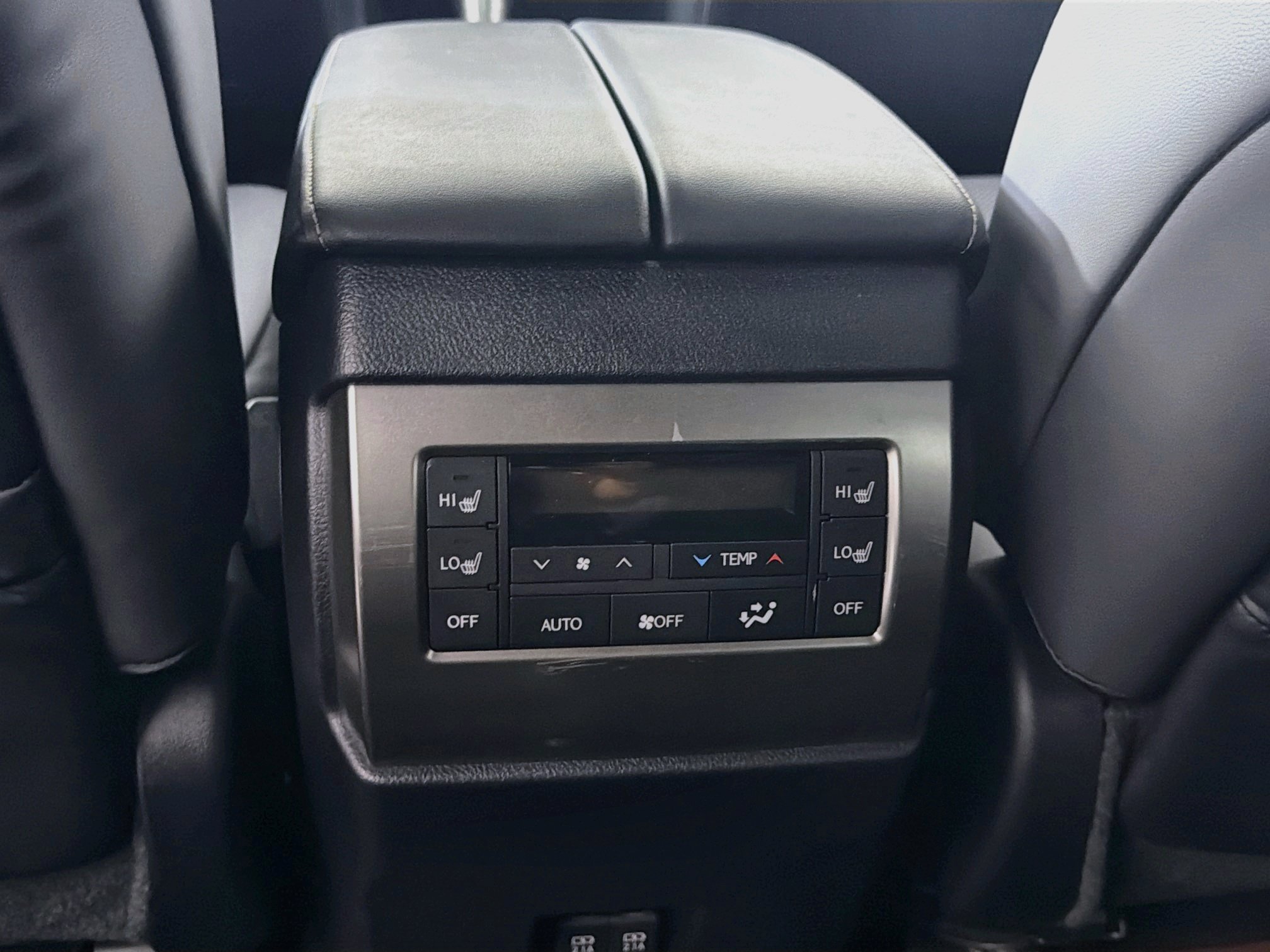 Used 2023 Lexus GX 460 Premium w/ Accessory Package AWD/4WD image 27
