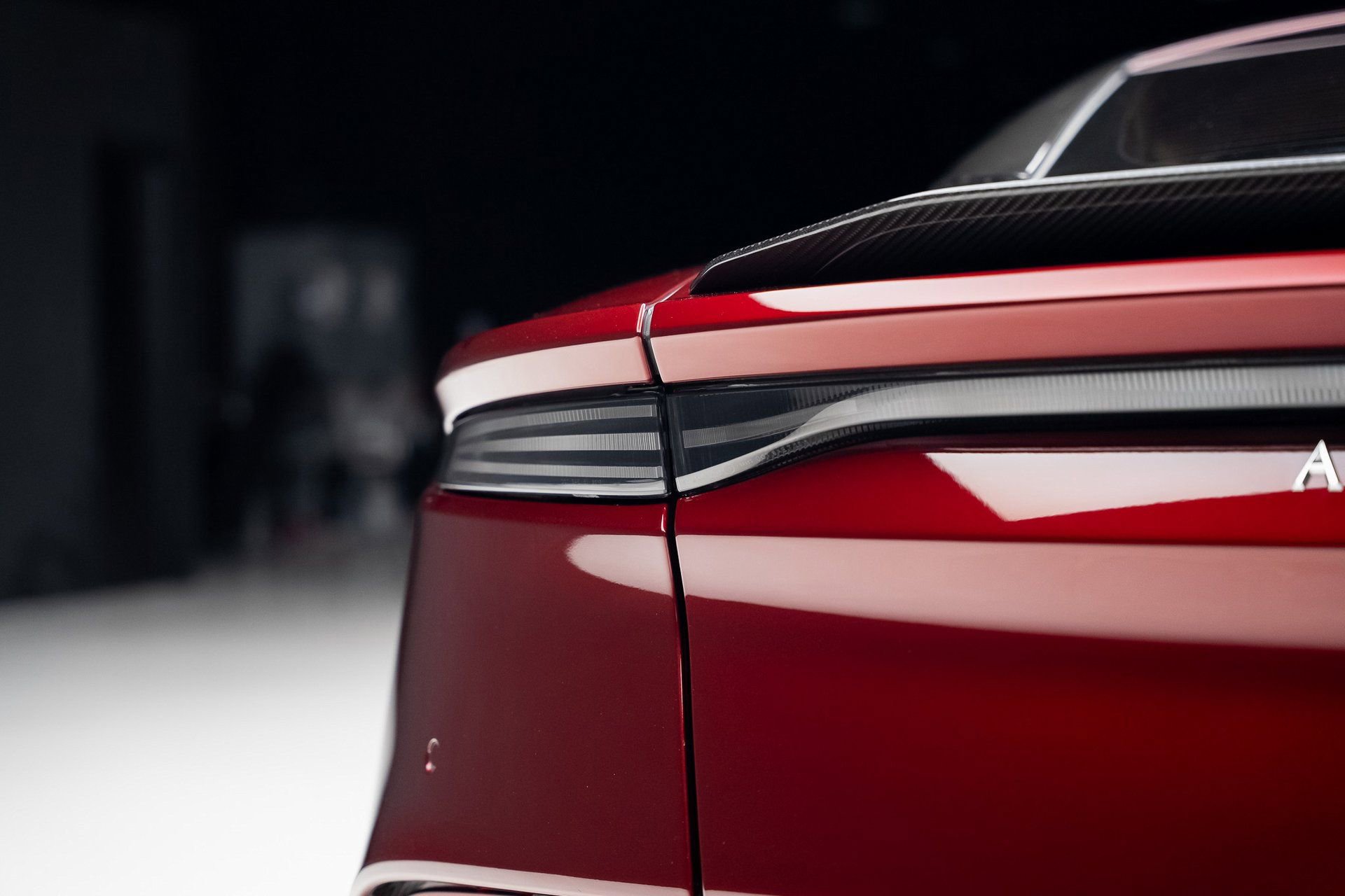 Used 2023 Aston Martin DBS Coupe image 32