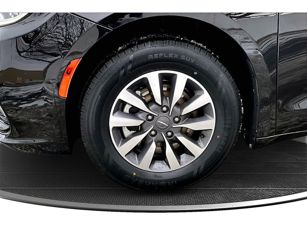 Certified 2024 Chrysler Pacifica Select image 10