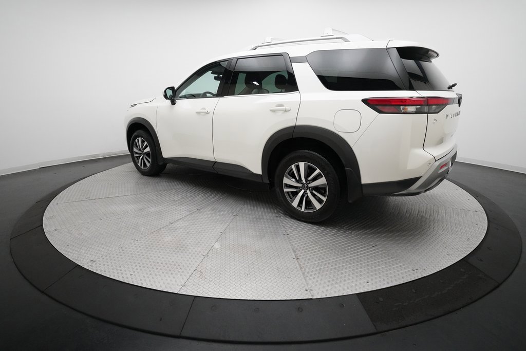 Certified 2024 Nissan Pathfinder SL image 12