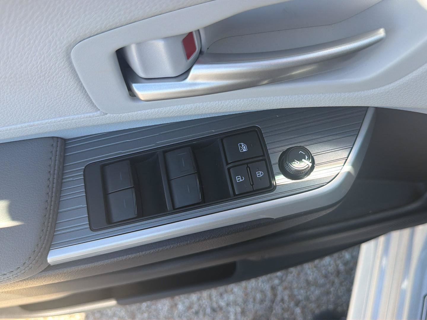 Certified 2026 Toyota Sienna XLE FWD image 22