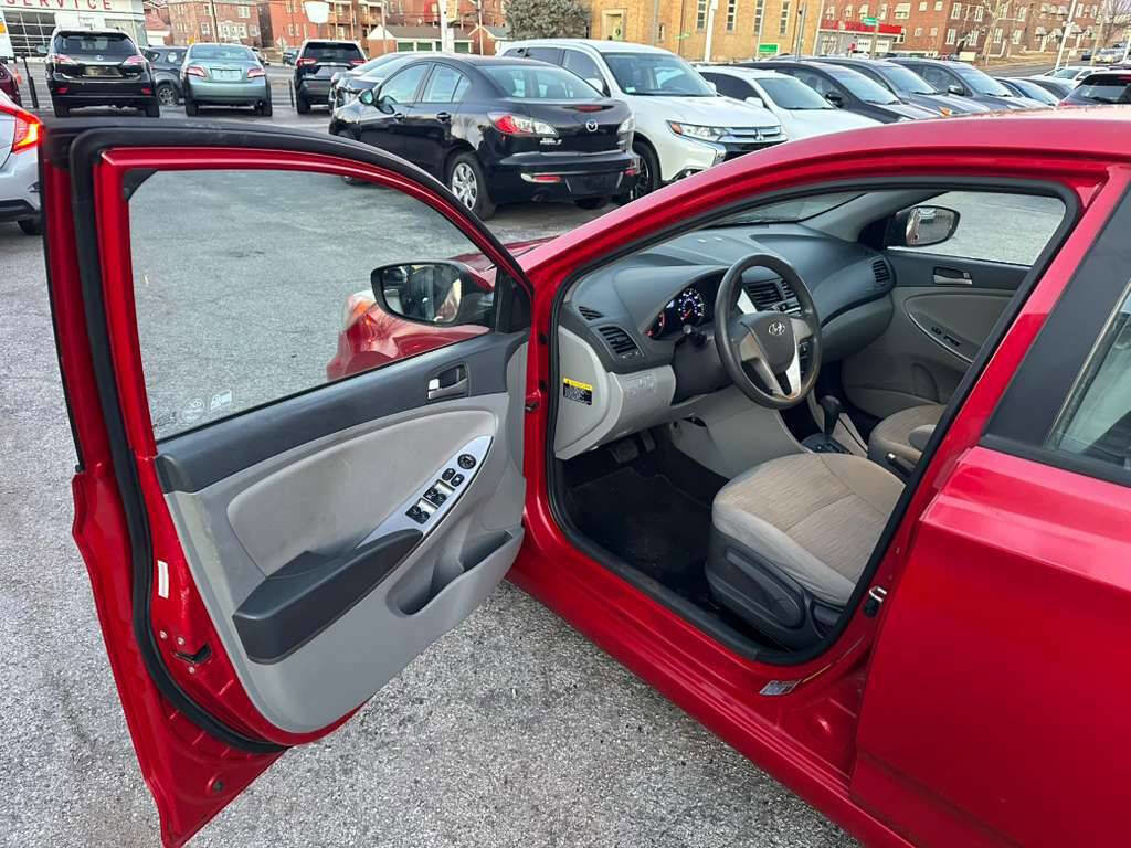 Used 2015 Hyundai Accent GLS image 9