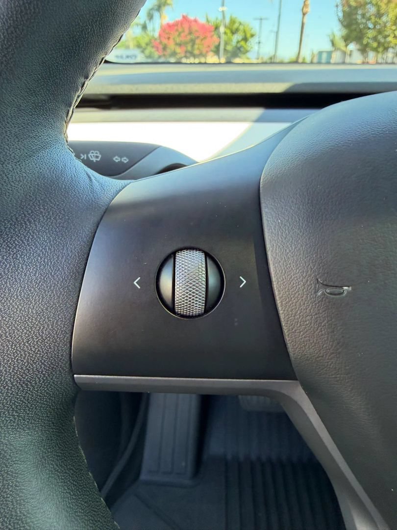 Used 2023 Tesla Model Y AWD image 19