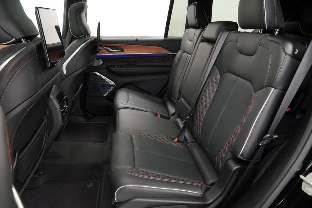 Used 2024 Jeep Grand Cherokee L Summit AWD/4WD image 12