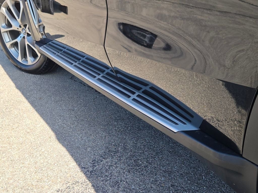 Used 2021 BMW X5 xDrive40i w/ Premium Package image 11