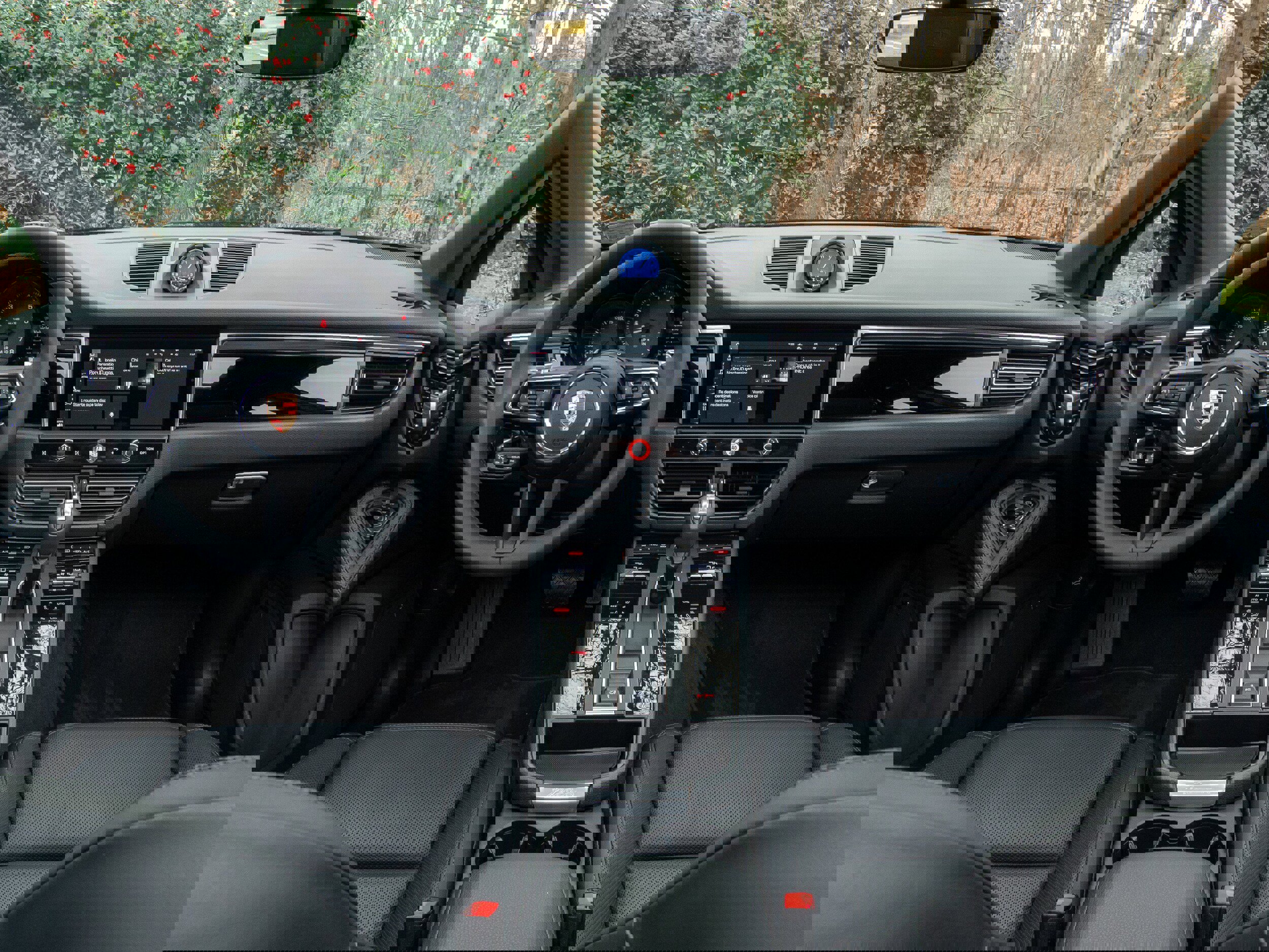 Certified 2025 Porsche Macan image 22