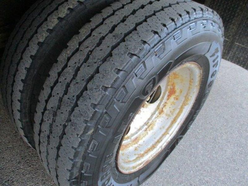 Used 2005 Chevrolet Silverado 3500 2WD Regular Cab w/ Heavy-Duty Power Package image 9