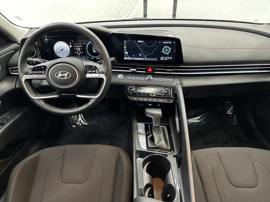 Used 2025 Hyundai Elantra SEL FWD image 21