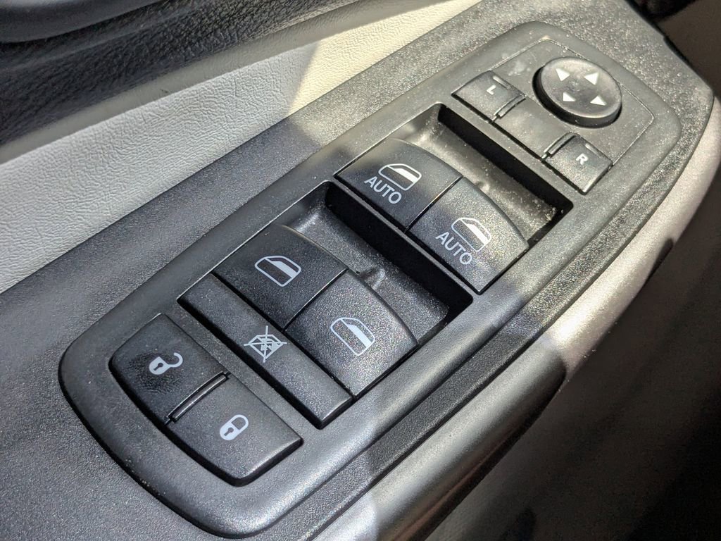 Used 2019 Jeep Cherokee Limited w/ Luxury Group image 24