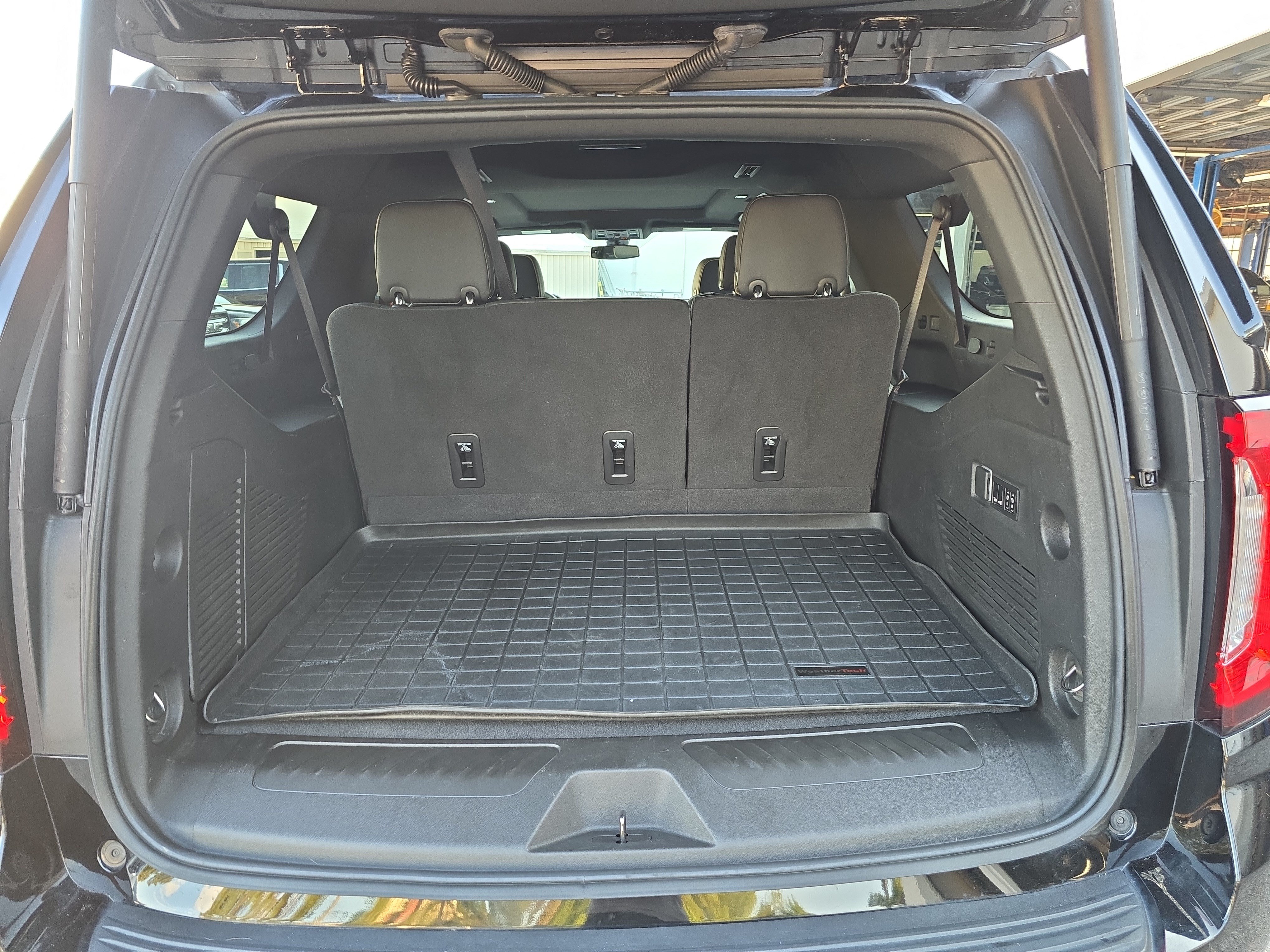 Used 2022 GMC Yukon XL SLT w/ SLT Premium Package AWD/4WD image 13