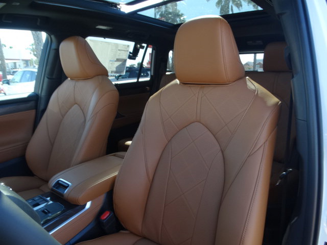 New 2026 Toyota Highlander Platinum image 11