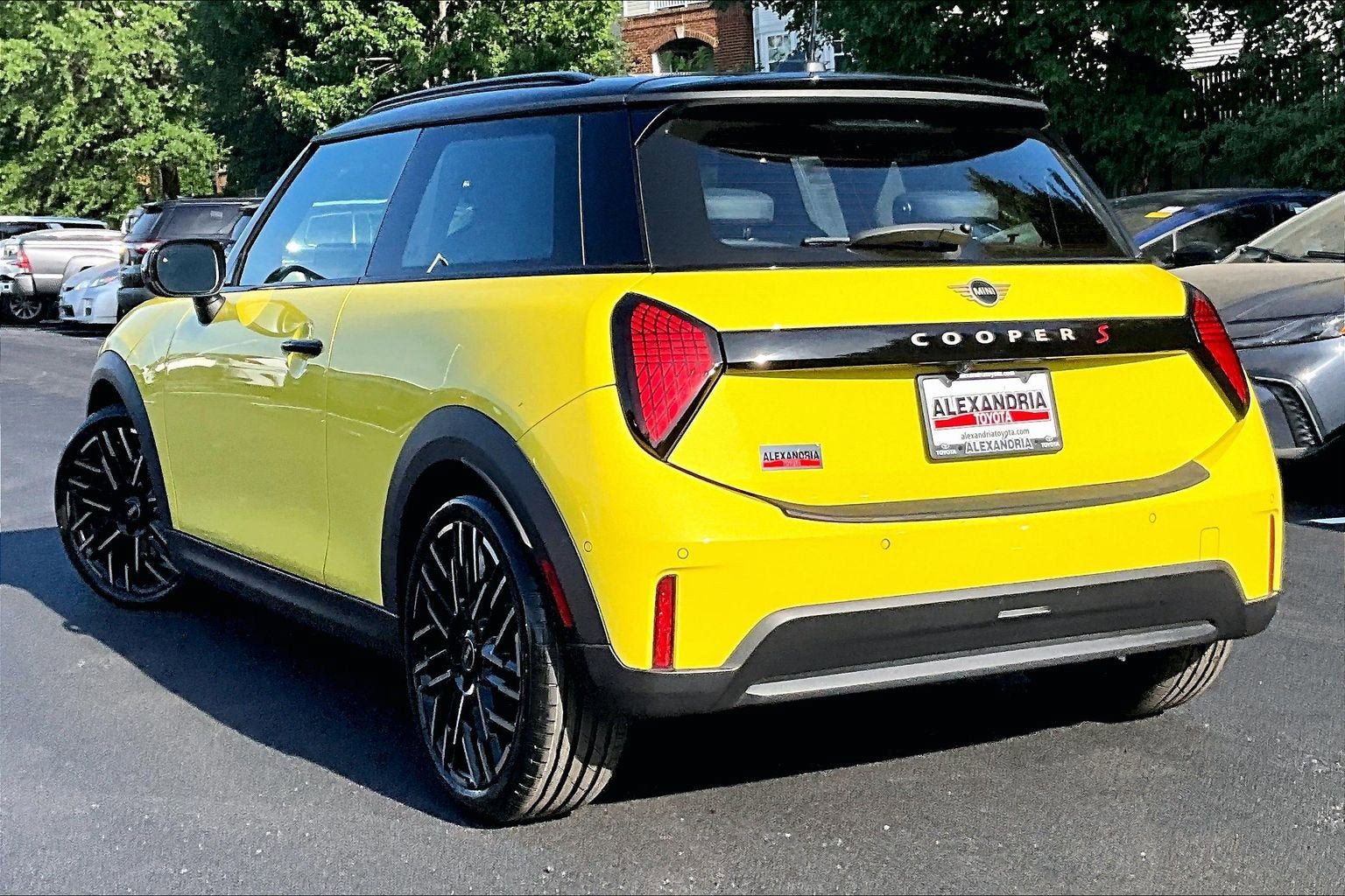 Used 2025 MINI Cooper S FWD image 11