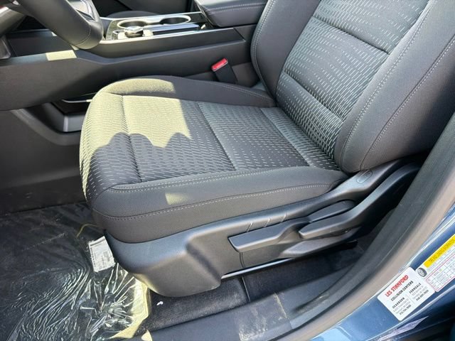 New 2027 Chevrolet Equinox LT w/ LPO, Floor Liner Package FWD image 11