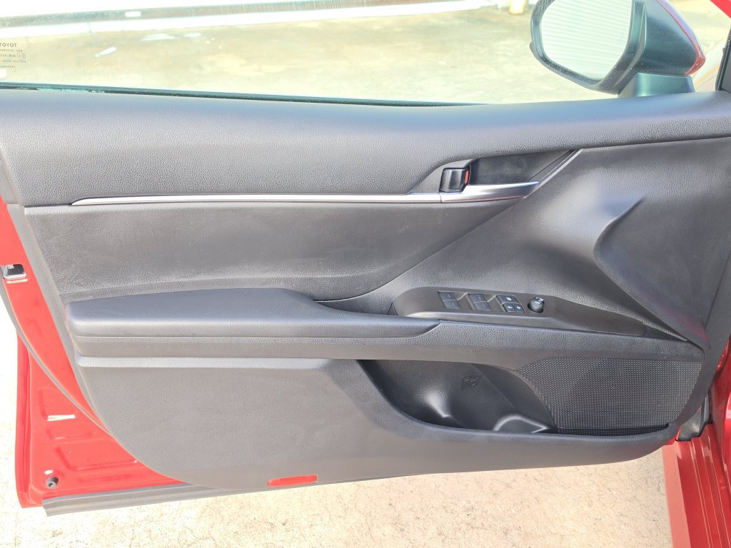 Used 2022 Toyota Camry LE FWD image 16