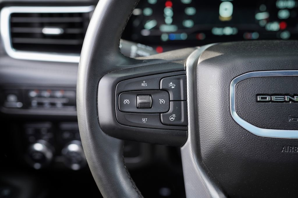 Used 2024 GMC Yukon XL Denali image 31