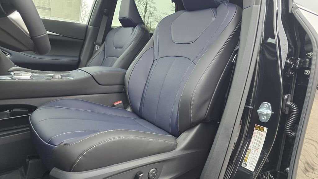 New 2026 INFINITI QX60 Sport w/ Dark Cargo Package image 27