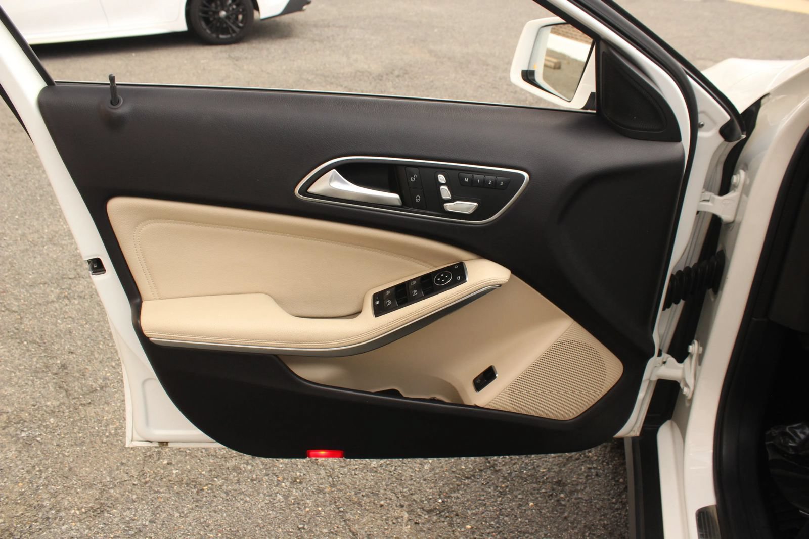 Used 2020 Mercedes-Benz GLA 250 4MATIC w/ Premium Package image 15
