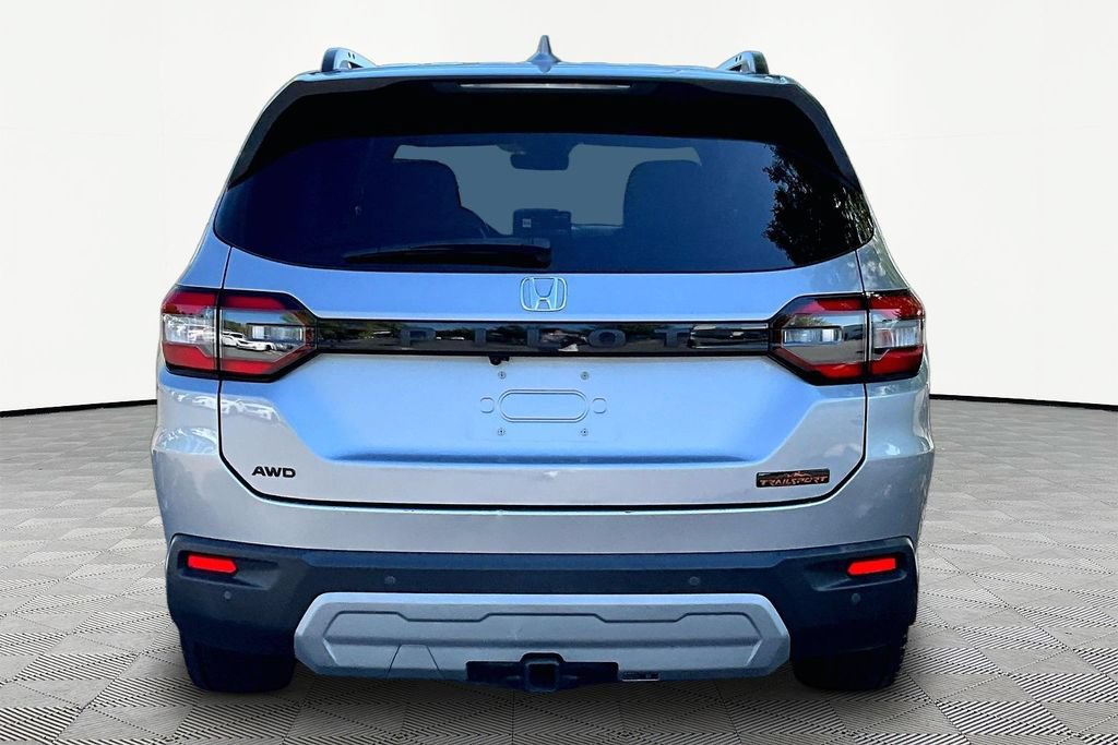 Used 2025 Honda Pilot TrailSport image 7