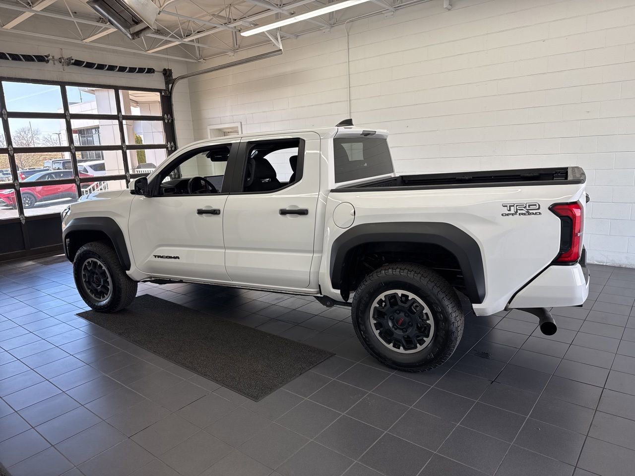 Used 2024 Toyota Tacoma TRD Off-Road image 5