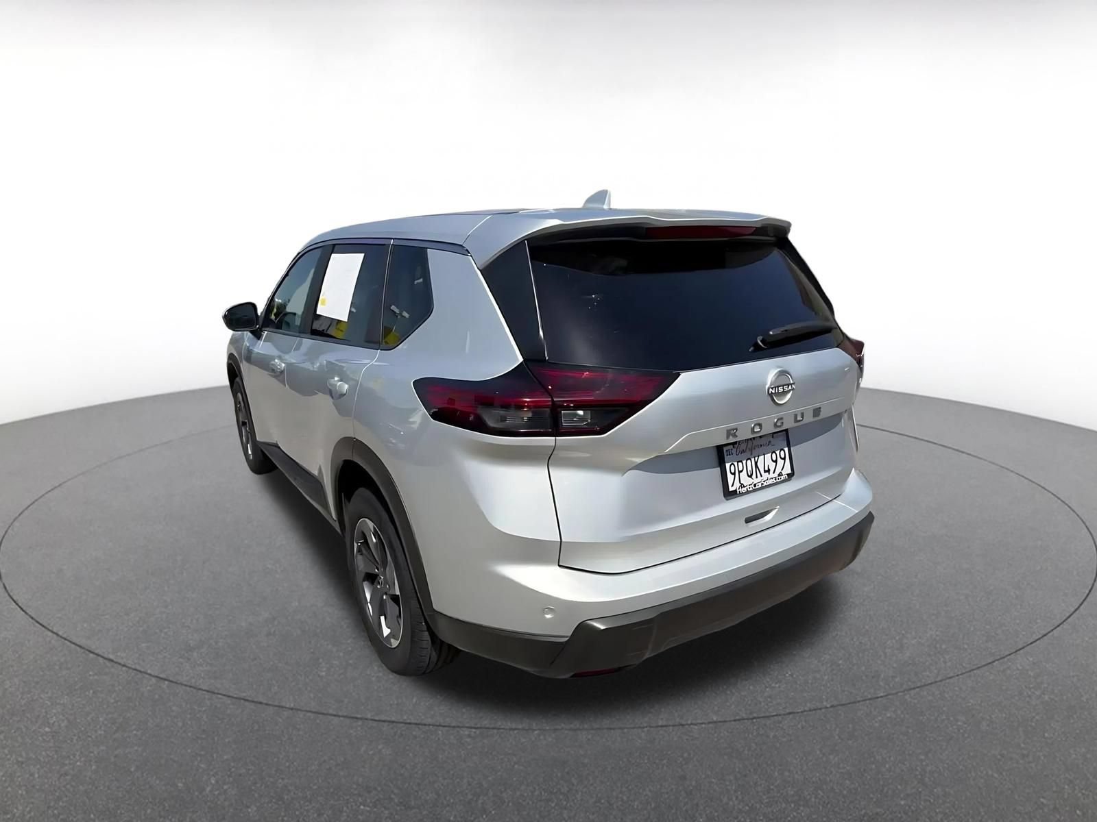 Used 2025 Nissan Rogue SV FWD image 11