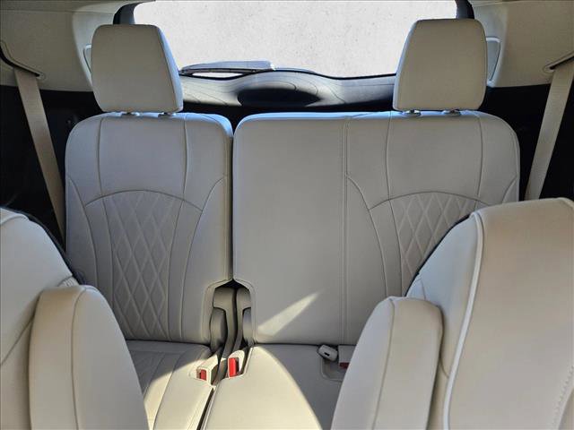 Used 2024 Buick Enclave Avenir w/ Avenir Technology Package image 15