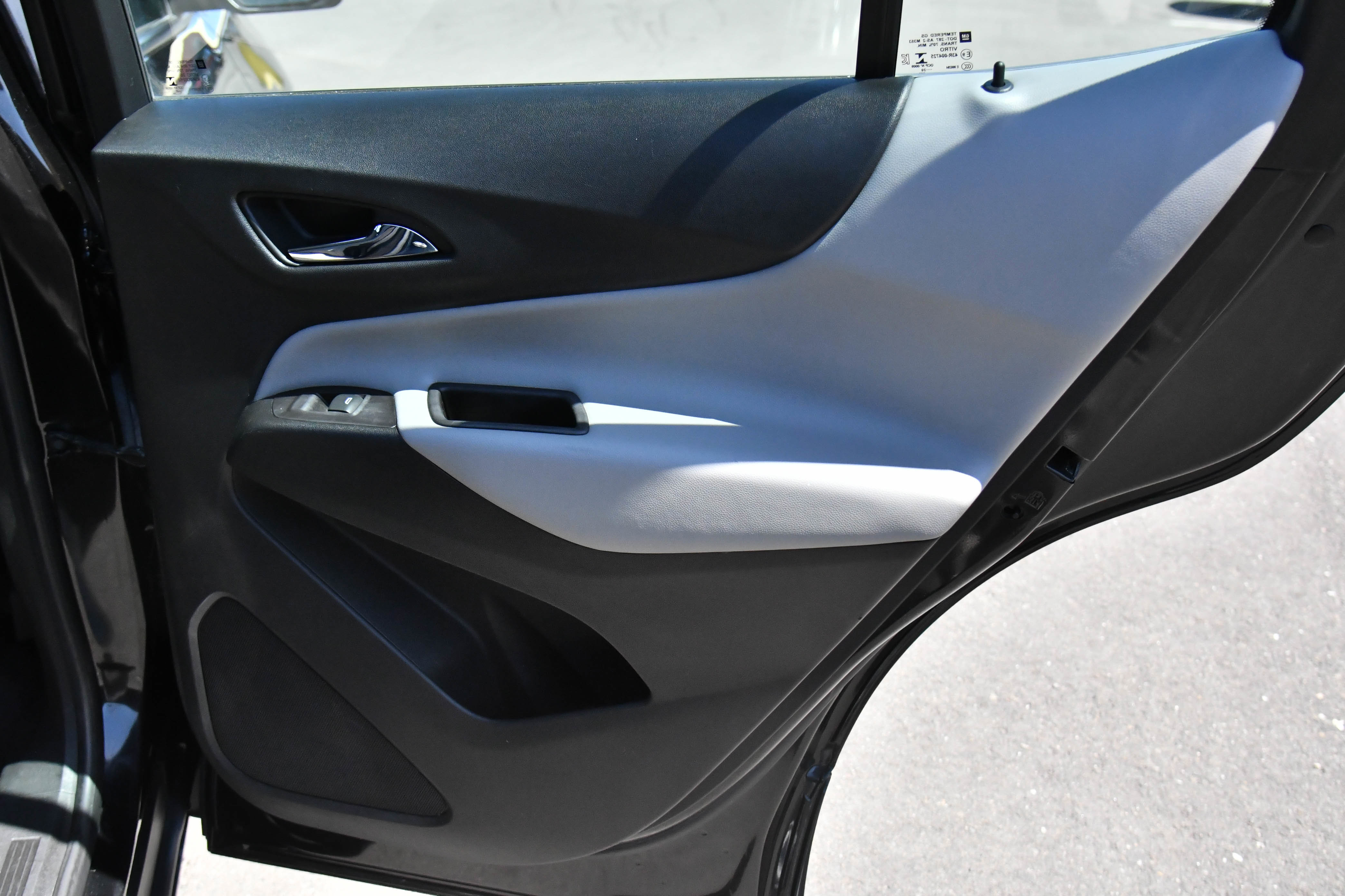 Used 2021 Chevrolet Equinox LS FWD image 36