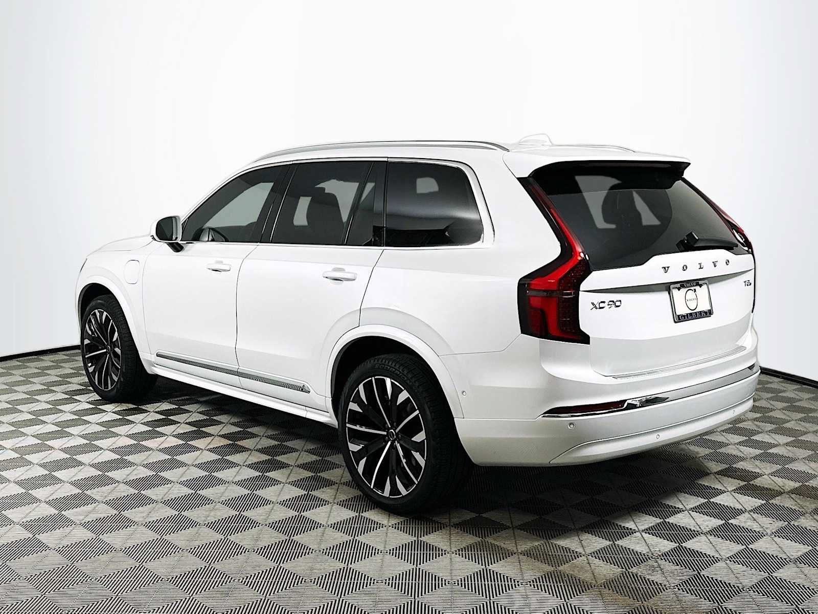 Used 2025 Volvo XC90 T8 Plus w/ Protection Package Premier AWD/4WD image 5