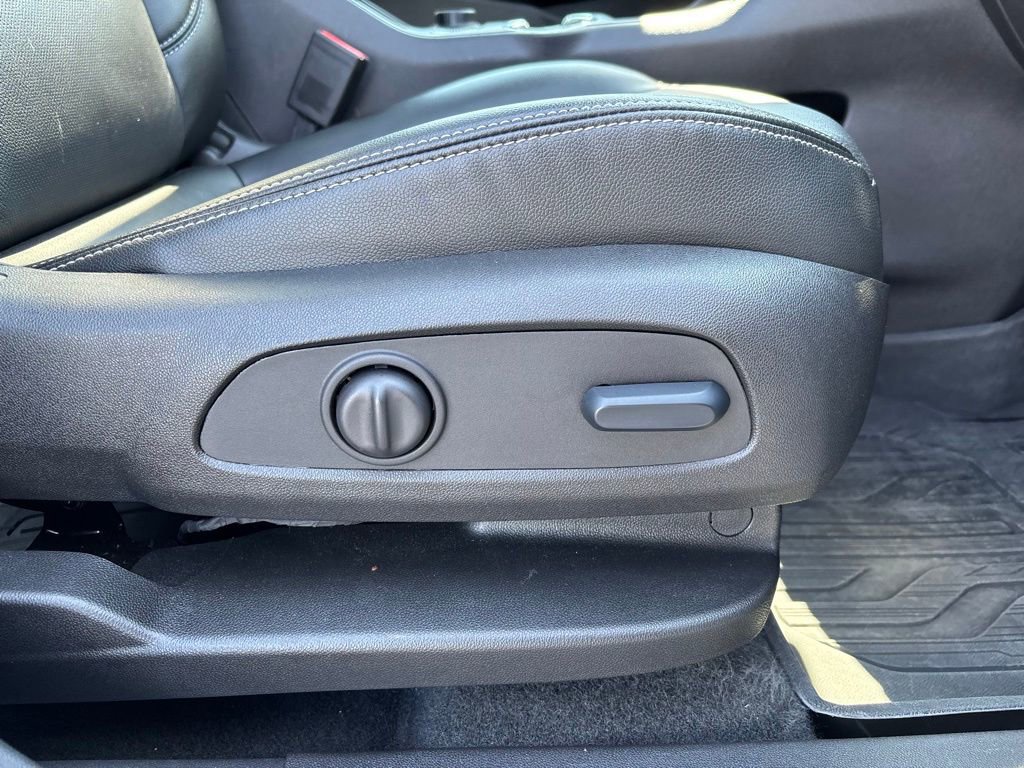 Used 2024 GMC Terrain SLT w/ LPO, Floor Liner Package AWD/4WD image 24