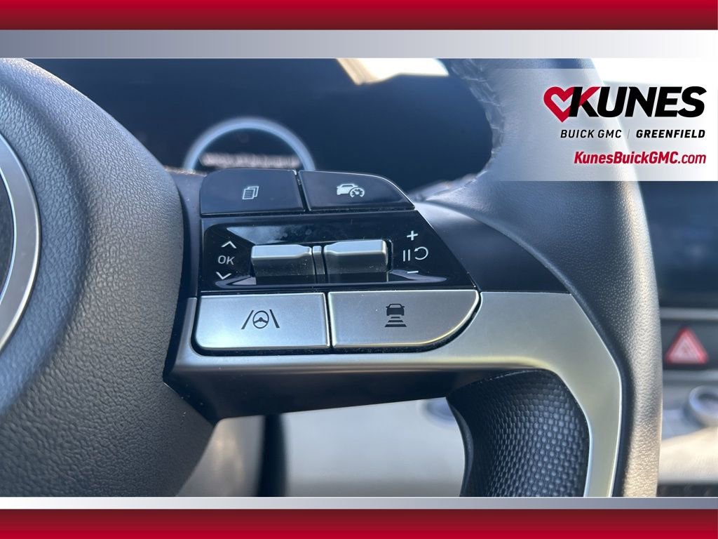 Used 2025 Hyundai Elantra Limited FWD image 19