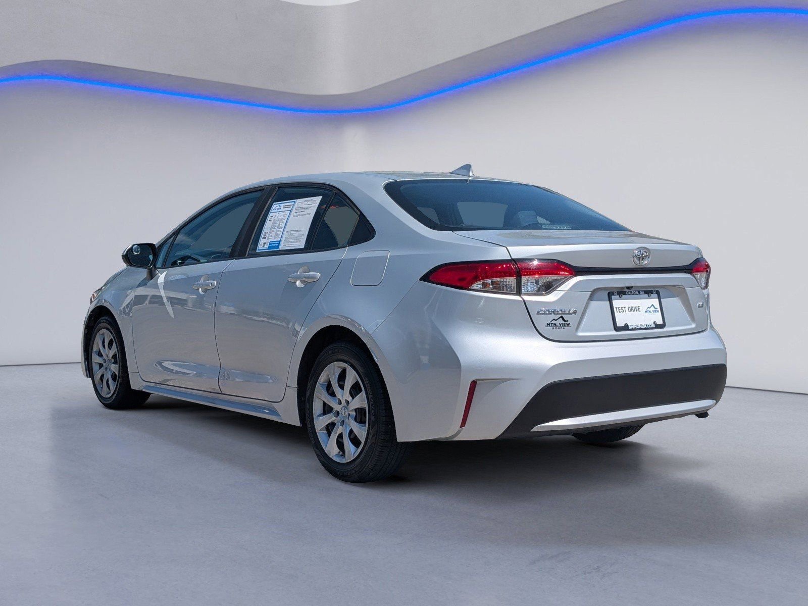 Used 2020 Toyota Corolla LE FWD image 3