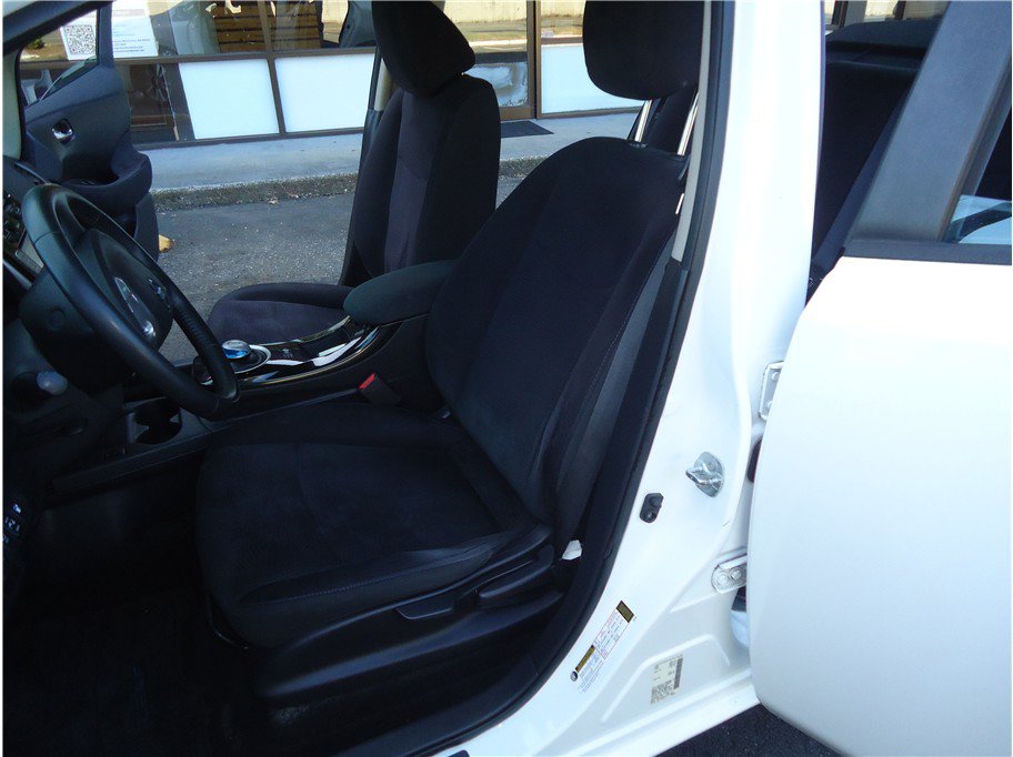 Used 2016 Nissan Leaf SV w/ Premium Package FWD image 11