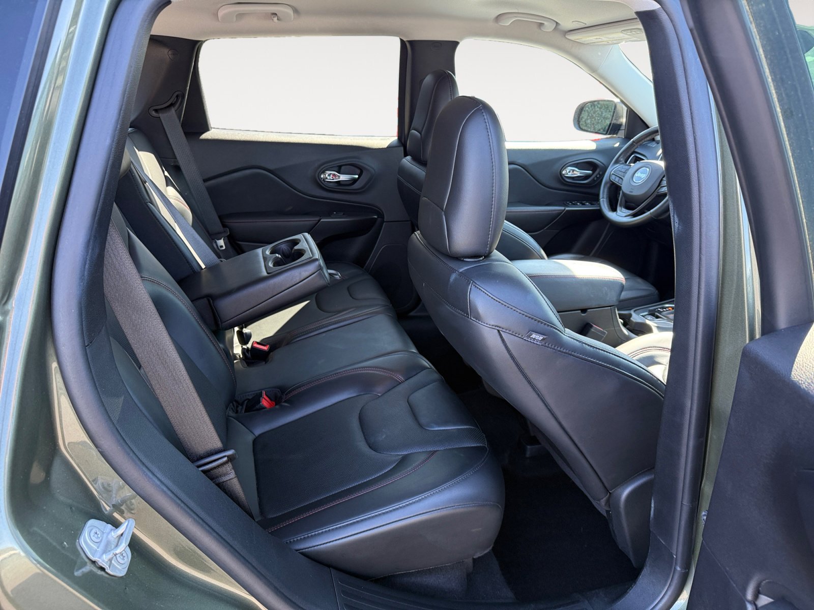 Used 2020 Jeep Cherokee Trailhawk image 18