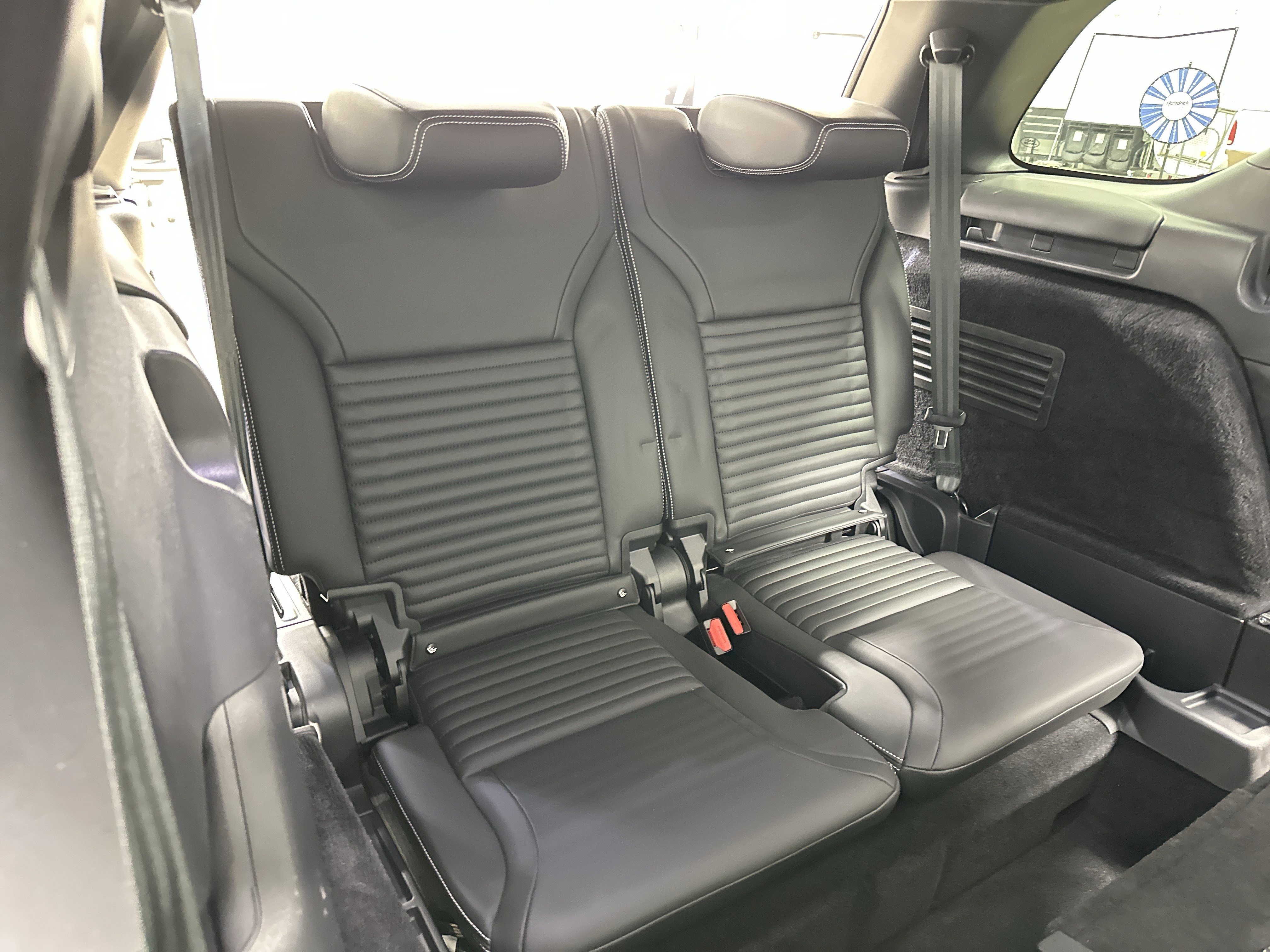 Used 2023 Land Rover Discovery S R-Dynamic image 32