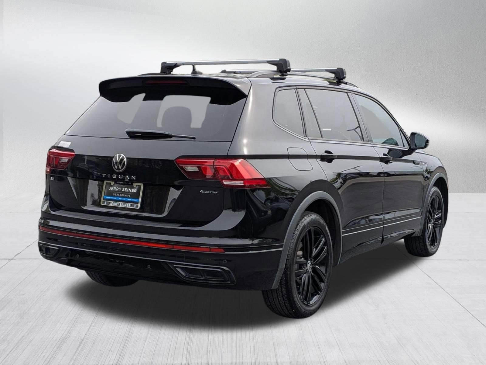 Used 2022 Volkswagen Tiguan SE R-Line image 6