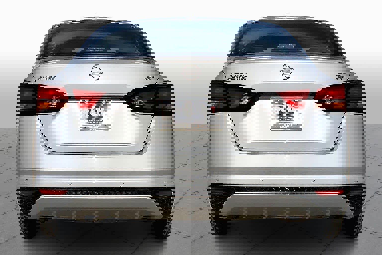 Used 2024 Nissan Altima 2.5 SV image 5