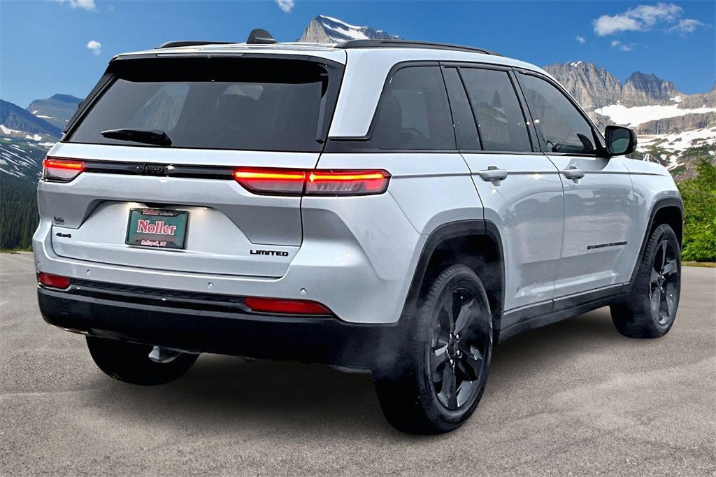 Used 2025 Jeep Grand Cherokee Limited w/ Black Appearance Package image 2