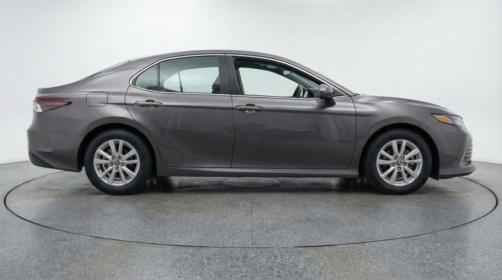 Used 2025 Toyota Camry LE image 11