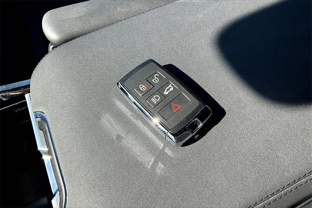Certified 2025 Land Rover Range Rover Sport SE image 10